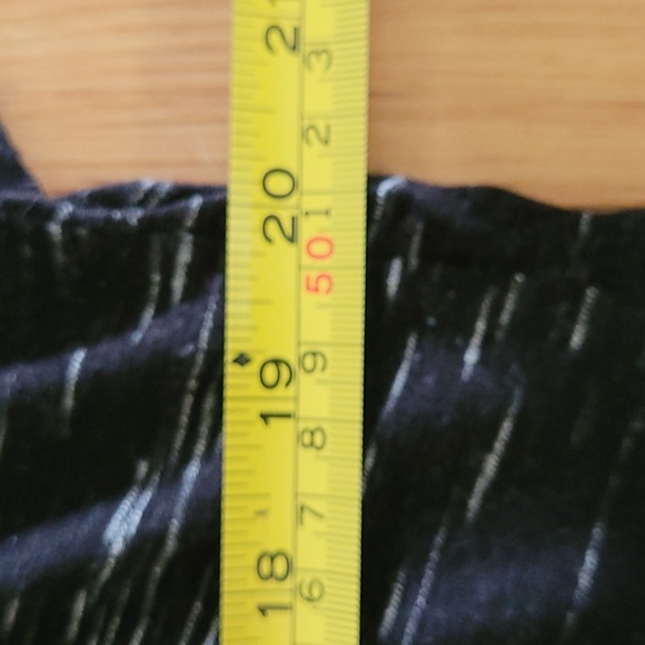 XL willow & Thread black and white specks crop top. - Picture 5 of 7